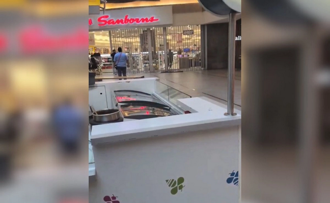 [Nacional]Asaltan Sanborns en plaza Metropoli Patriotismo; tres ladrones huyeron en motocicletas